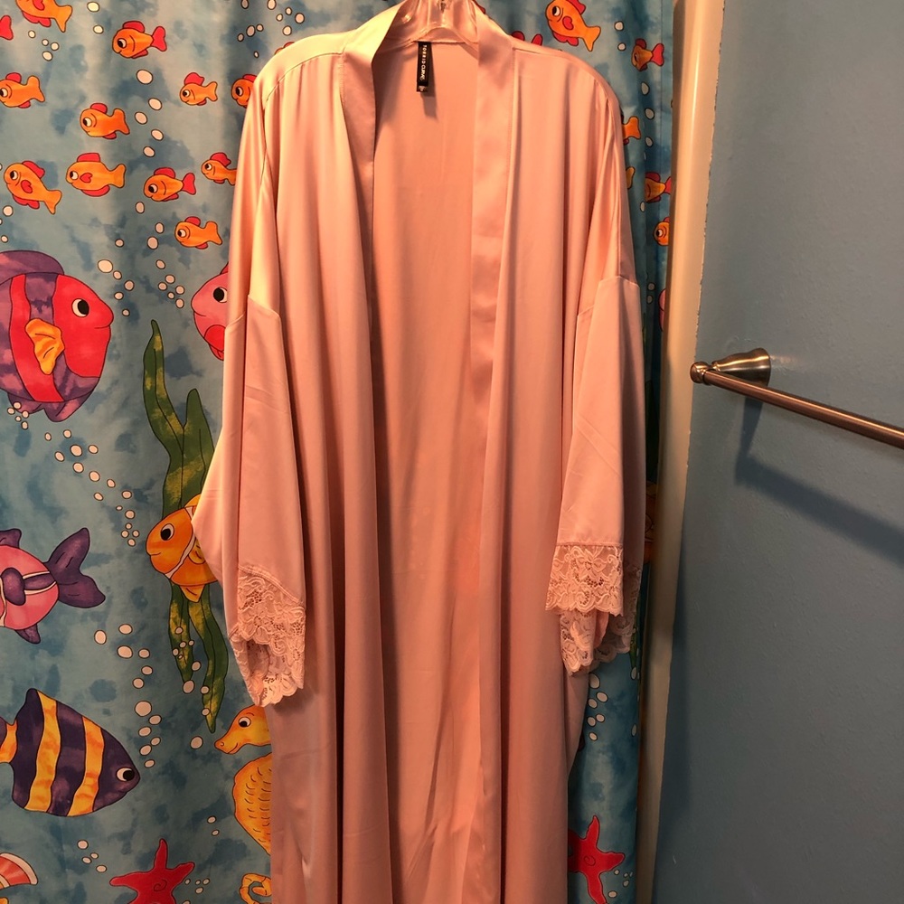 Torrid Plus 6X Light Pink Satin & Lace Trim Self Tie Long Robe